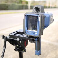 Un radar oculto en la calle más peligrosa de Boadilla está friendo a multas y dejando sin puntos en el carné a los residentes famosos de urbanizaciones pijas de Madrid 