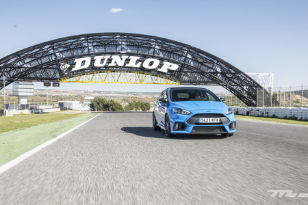 Ford Focus RS Performance frontal lateral