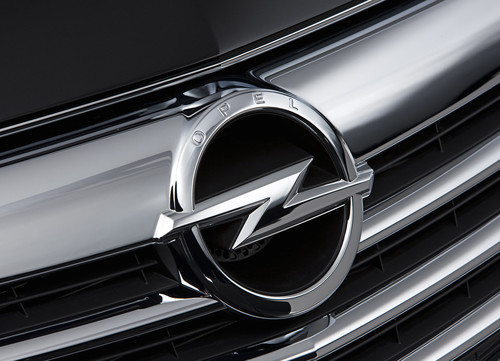 Logos de coches: Opel y el 'blitz' del éxito