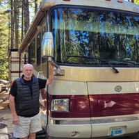 Tiene 81 años, vive en una autocaravana y sigue trabajando gracias al "workamping", la fórmula que le permite viajar por Estados Unidos 