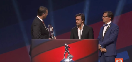 Fernando Alonso se llevó el premio a mejor Rookie de las 500 millas de Indianápolis