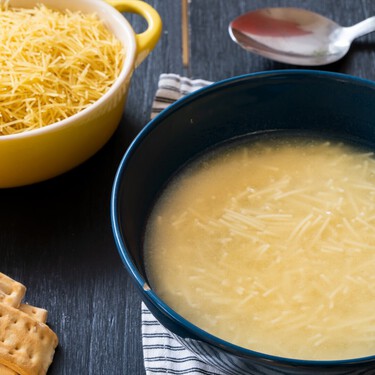 El truco de Karlos Arguiñano para calcular la cantidad exacta de fideos que hay que echar para hacer una sopa perfecta