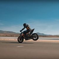 La bestial KTM Super Duke R por fin se deja ver en un cuarto teaser con una imagen radical y muy compacta