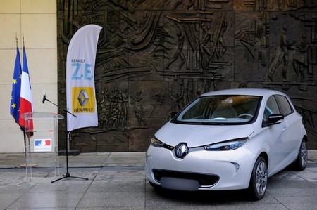Los 10.000 euros de bonificación franceses al cambiar diésel por eléctrico se fijan para 2015, y Nissan quiere adelantarse