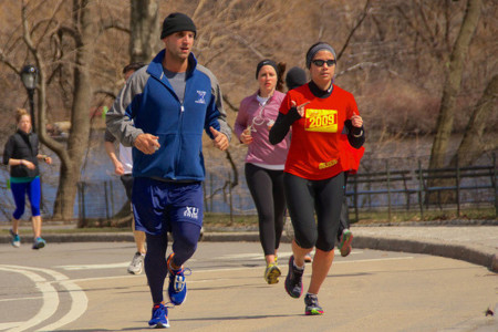Cinco trucos para quemar más calorías corriendo