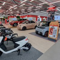 Vas a por un móvil y sales con un Volvo. MediaMarkt ha empezado a vender coches eléctricos