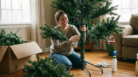 Cómo quitar el olor a guardado del árbol de Navidad: 2 trucos caseros y rápidos sin perfumes químicos