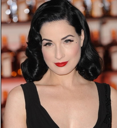 Boquitas de piñón: Dita von Teese