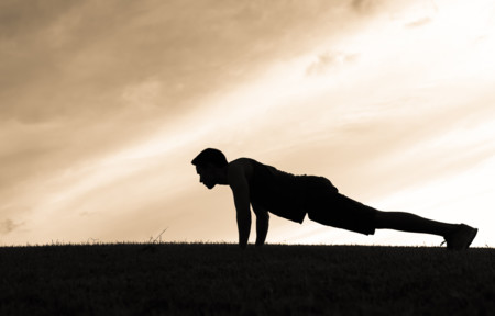Nuevo récord de plancha abdominal ¡8 horas y 1 minuto!