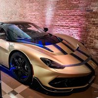 Si te gustan Batman y los carrazos y te sobra la pasta, esto te va a flipar: puedes comprarte un superdeportivo eléctrico en la mansión de Bruce Wayne