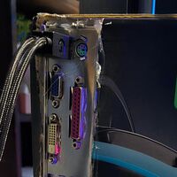 "Nadie dijo nada cuando lo hice con LEGO": construye un PC Gaming dentro de una caja de cartón y olvida el principio más básico de la electricidad
