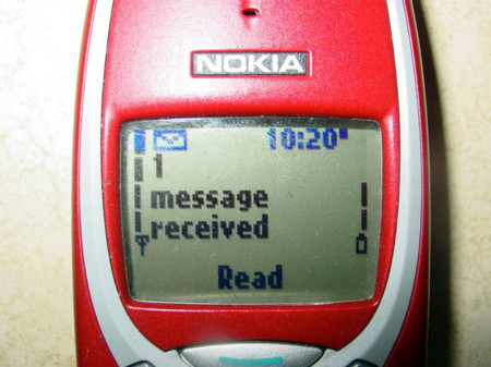 El uso del Internet móvil sube, los SMS bajan. La imagen de la semana