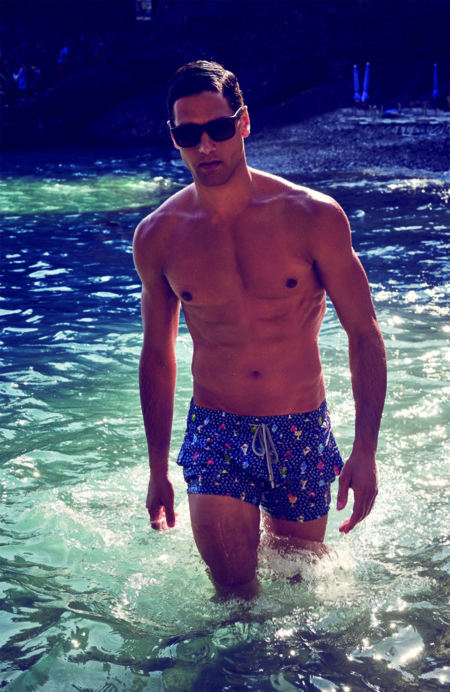 Fabio Mancini y su allure italiano nos presentan la colección de bañadores perfectos para conseguir todas las miradas