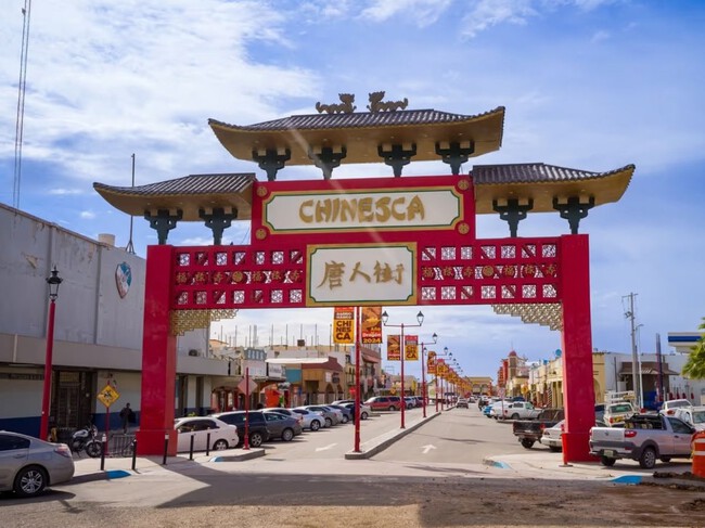 Este es el destino al norte de México que esconde túneles, una historia sorprendente y donde la gastronomía china forma parte de la identidad