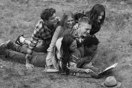 Sin morbo y con mucha ropa encima: así es la nueva cara de Abercrombie & Fitch