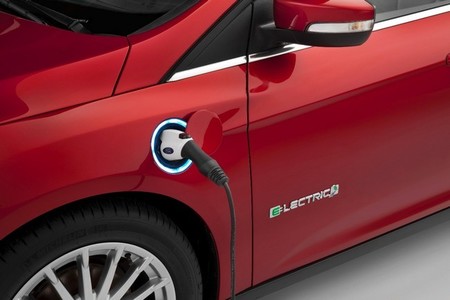 Ford y Porsche buscan entrar en la pelea por competir con el Tesla Model S con un eléctrico propio