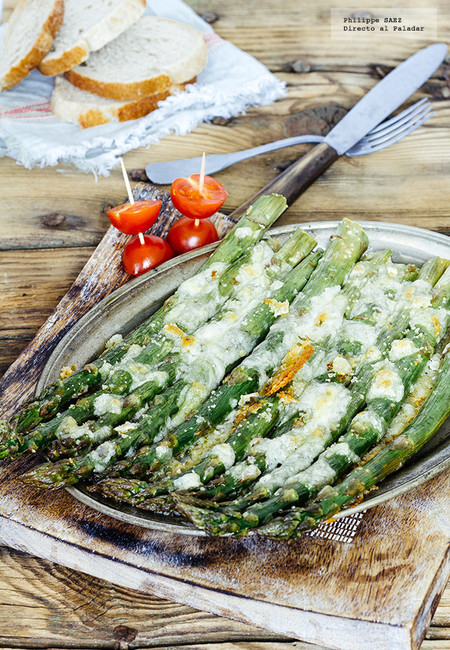 Espárragos gratinados con mozzarella: receta vegetariana