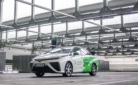 El Toyota Mirai ya ha cubierto una distancia equivalente a ir a la Luna y volver... ¡seis veces!
