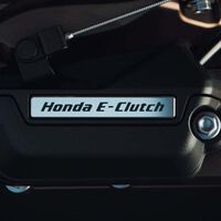 Hola, Honda E-Clutch, el primer embrague electrónico en el mundo de las motos que hará que parezca mantequilla 