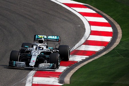 Valtteri Bottas lidera en unos entrenamientos marcados por la igualdad entre Mercedes, Ferrari y Red Bull