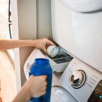 Cómo usar y aprovechar al máximo el suavizante en tu lavadora para que tu ropa huela siempre bien. Estos son los trucos a seguir 
