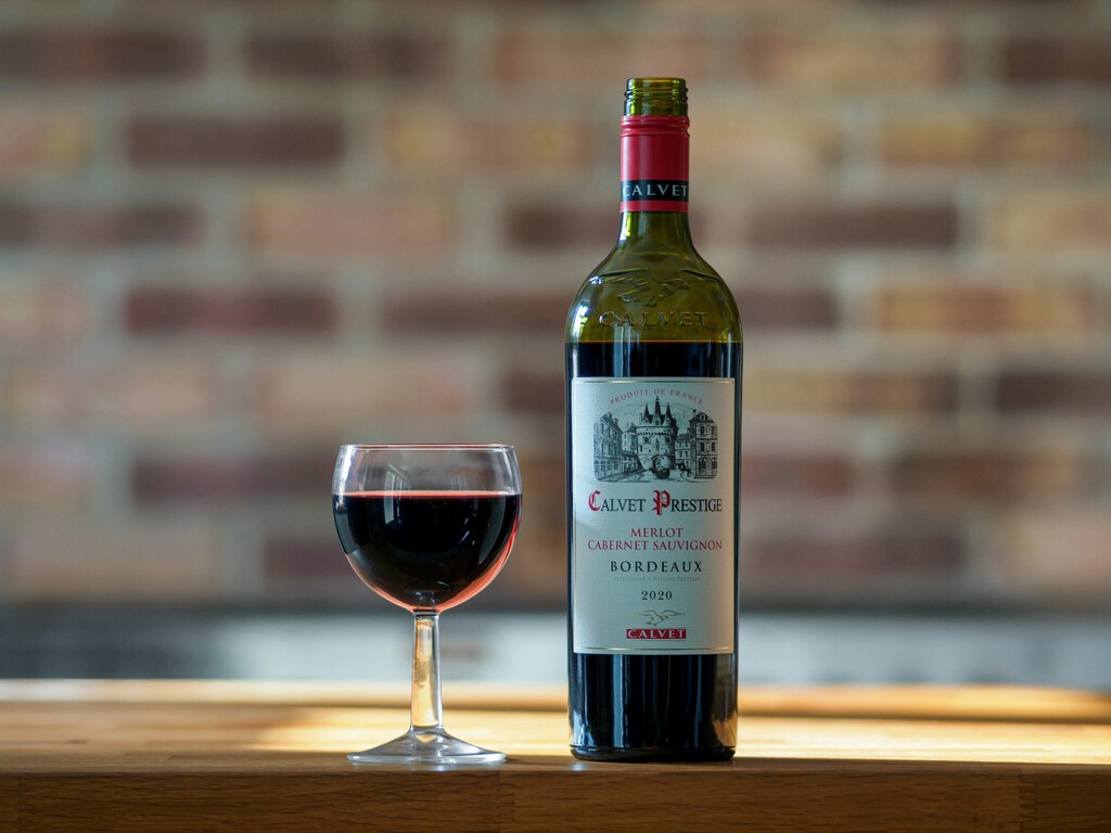 El método más sencillo para no fallar nunca eligiendo vino en un restaurante: ir a por el segundo más barato
