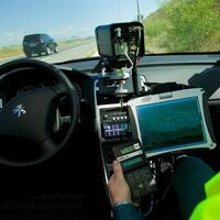 La DGT recuerda por qué puedes utilizar un avisador de radares, pero detectores e inhibidores conllevan una buena multa