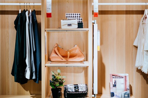 Orden en tu armario: los 12 artículos más vendidos en Amazon para tener la ropa colocada