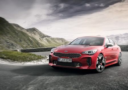 Así de agresivos lucen los 365 CV del Kia Stinger GT, el Kia más potente de la historia