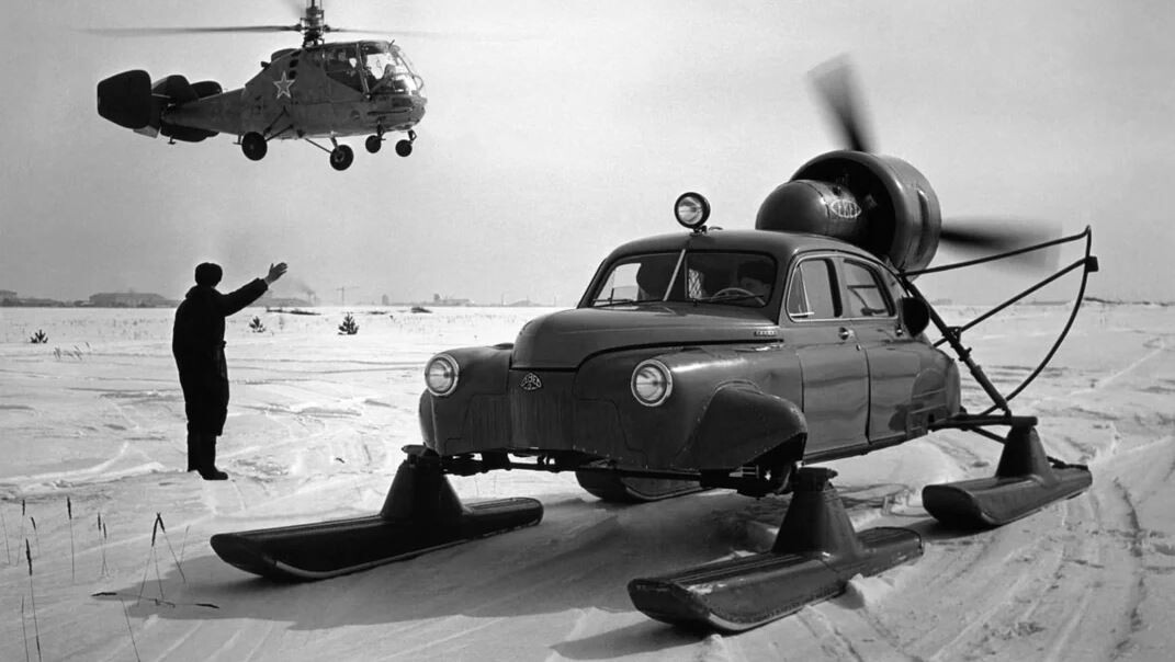 Este loco invento ruso con motor de avión que parece un coche de James Bond cumplió una misión fundamental en la URSS de 1950