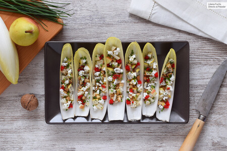 Barquitas de endivias con ensalada de pera, nueces y queso: receta de aperitivo fresco y saludable