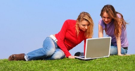 Las administraciones públicas como operadoras de WiFi gratuito: Te explicamos la normativa vigente