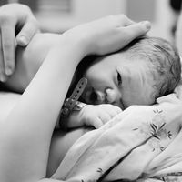 Nace el primer bebé fruto de un óvulo madurado en laboratorio, congelado y fecundado, una vez la madre superó el cáncer de mama