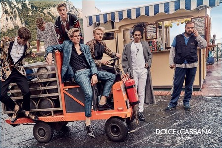 Como siempre, fabulosa: Dolce & Gabbana ilustra en Capri su campaña primavera-verano 2017