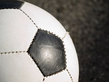 Hay que pararle los pies a los clubes de fútbol morosos