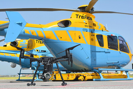 Helicóptero Pegasus y dron de la DGT