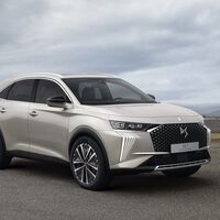 El DS 7 se actualiza y deja casi todo el protagonismo para sus motorizaciones híbridas enchufables de hasta 360 CV