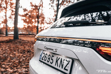 Porsche Cayenne S logotipo trasero