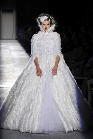 Chanel Alta Costura Otoño-Invierno 2012/2013: rosa, gris, brillos y nuevo vintage 