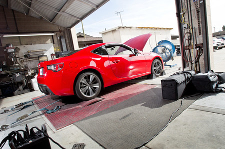 2013 Scion FR-S, sube al banco de rodillos y decepciona