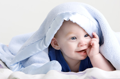 Cómo afecta el biberón, la lactancia materna y el chupete a la salud bucodental de los niños