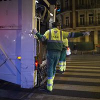 Madrid se ha encontrado con un reto más complicado que la vivienda o la turistificación: cómo diablos calcular su tasa de basuras