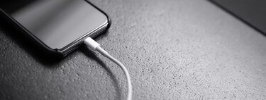 O erro comum ao carregar o celular que pode estar destruindo sua bateria aos poucos