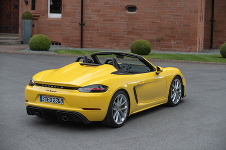 Porsche 718 Spyder trasera lateral