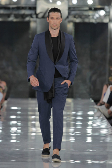 Emidio Tucci inaugura la MFSHOW Men 2015 con un predominio de looks mono y bicromáticos