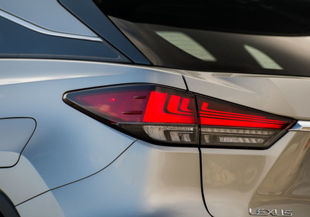 Lexus RX450h 2020 luces traseras
