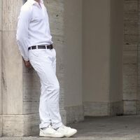 Los vaqueros blancos se llevan este verano con sandalias: estos Levi's 501 son un acierto en cualquier ocasión  