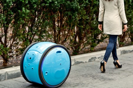 Piaggio se atreve con los drones terrestres. Gita y Kilo, los R2D2 de carga