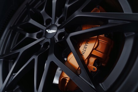 Aston Martin Valen 2026