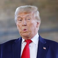 Donald Trump asegura que el despido de Stephen Colbert no es cosa suya, pero avisa que rodarán más cabezas: "¿Quién se irá primero?" 